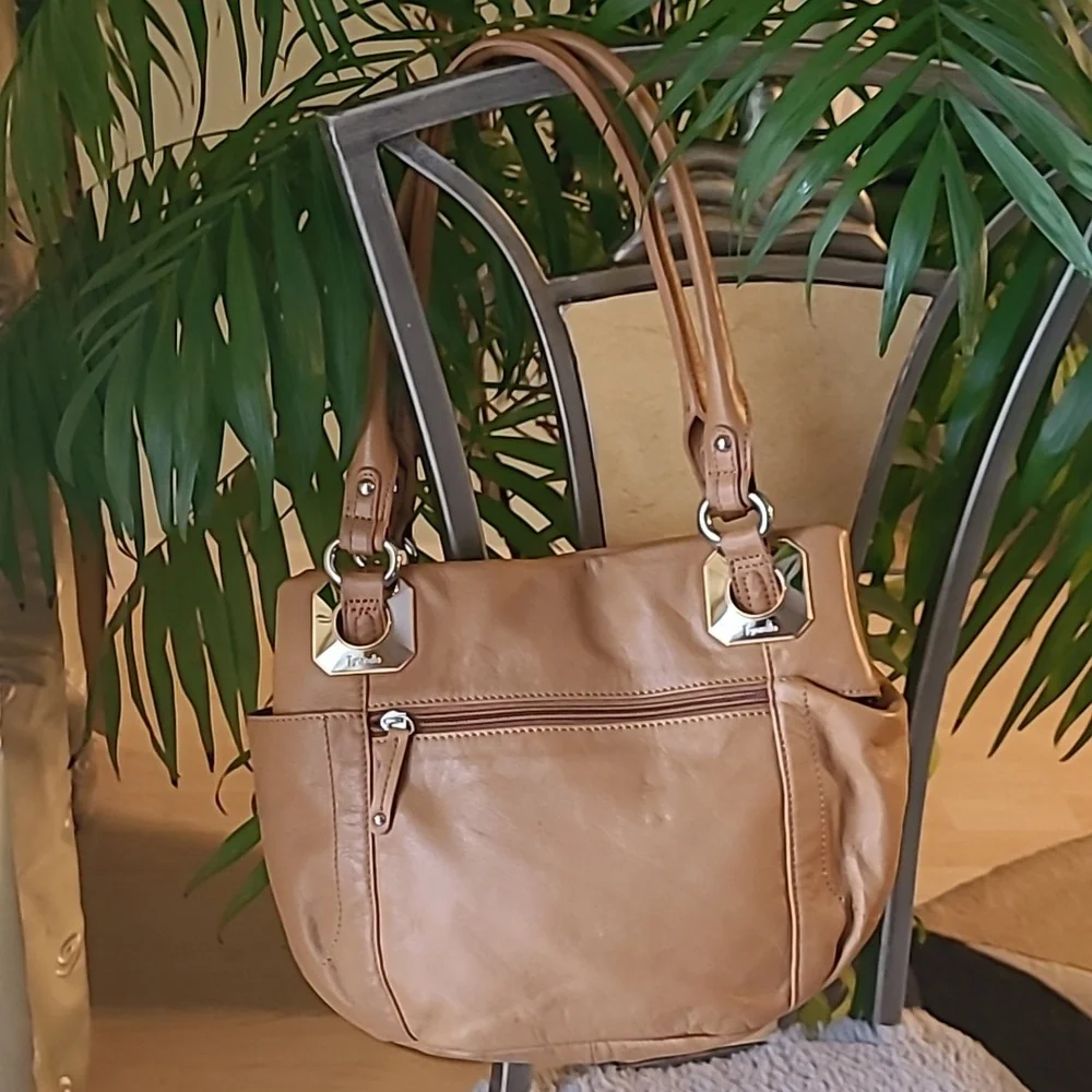 Tignanello Leather Tote Bag ❤️